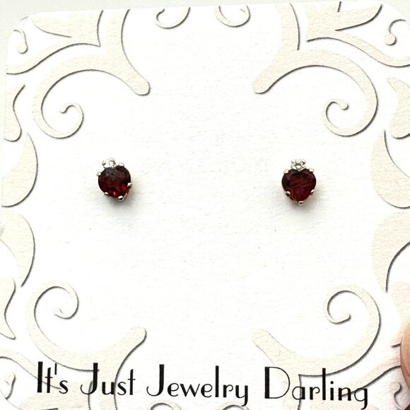 10K Yellow Gold Womens Earrings Garnet Heart CZ Stud Pierced Gift Idea for Her - Picture 1 of 5